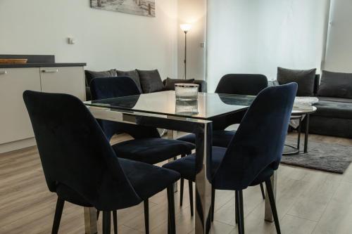 Wembley 2BR Spacious Modern Skyline View Sleeps 8 photo 52