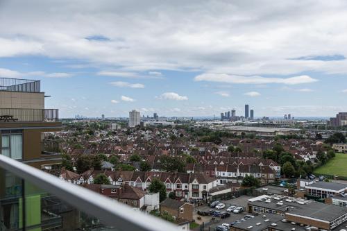 Wembley 2BR Spacious Modern Skyline View Sleeps 8 photo 51