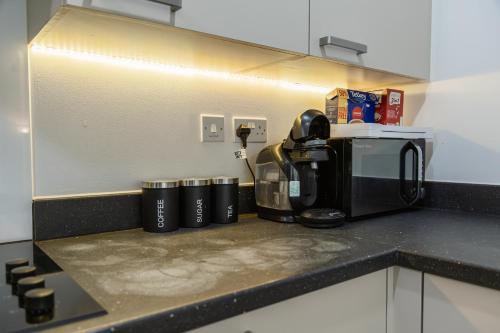 Wembley 2BR Spacious Modern Skyline View Sleeps 8 photo 21