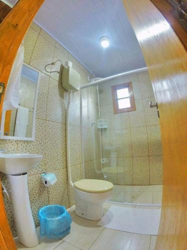 Ein Badezimmer in der Unterkunft Chalés Rincão Comprido