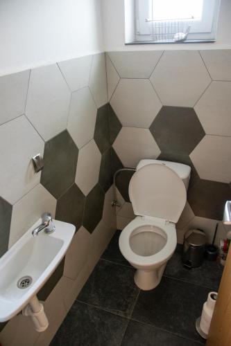 a bathroom with a toilet and a sink at Apartmán Cukrárna in Mladá Vožice