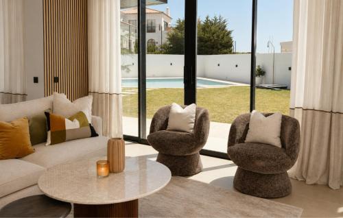 Luxury Modern Villa with Private Pool and Rooftop Terrace