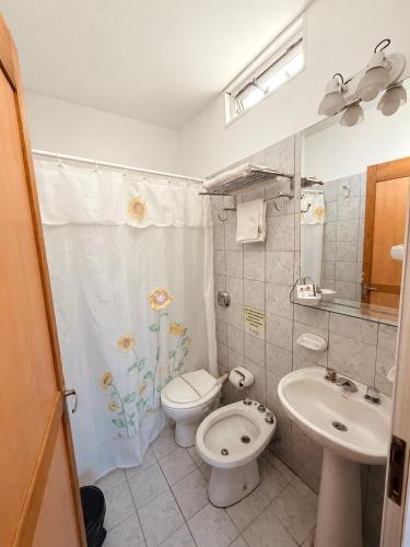a bathroom with a toilet and a sink at Hotel Soles de Lidia in Monte Cristo