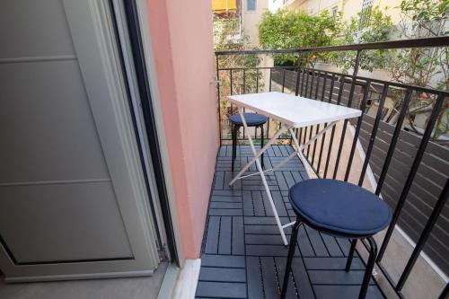 Cozy Apartment near metro Dafni