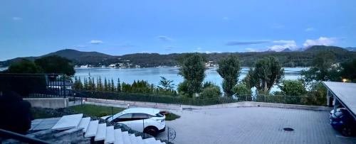 Seeblick-Apartment mit Garten in Velden am Wörthersee
