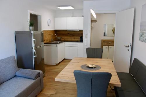 Seeblick-Apartment mit Garten in Velden am Wörthersee