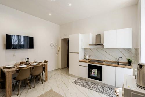 Metro, Railway Station - B&D House