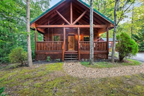 Cute Couples Cabin with Hot Tub Theater Fire Pit photo 25