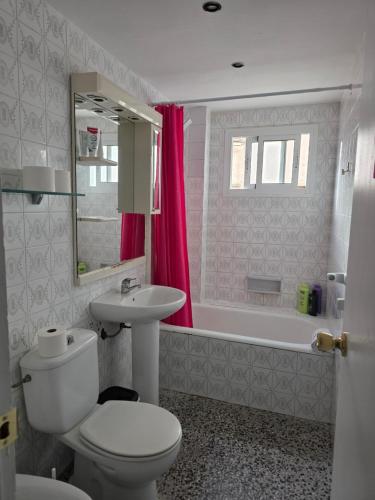HABITACIÓN PRIVADA CENTRO MALAGA LA MEJOR ZONA CERCA A LA PLAYA ENFRENTE A LA ESTACIÓN DE TREN Y EL CENTRO COMERCIAL VIALIA Y TAMBIEN JUSTO A LADO DEL CENTRO COMERCIAL LARIOS TAMBIÉN CERCA AL CASCO ANTIGUO DE LA MEJOR ZONA PARA DISFRUTAR DE MALAGA a