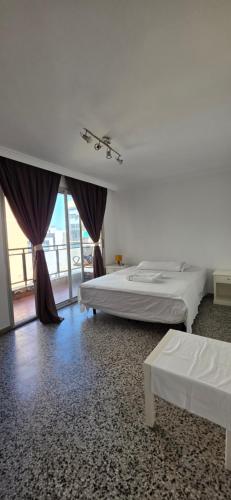 HABITACIÓN PRIVADA CENTRO MALAGA LA MEJOR ZONA CERCA A LA PLAYA ENFRENTE A LA ESTACIÓN DE TREN Y EL CENTRO COMERCIAL VIALIA Y TAMBIEN JUSTO A LADO DEL CENTRO COMERCIAL LARIOS TAMBIÉN CERCA AL CASCO ANTIGUO DE LA MEJOR ZONA PARA DISFRUTAR DE MALAGA a