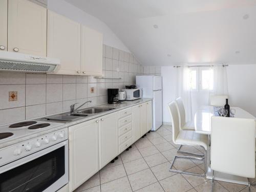 Apartments with swimming pool Crikvenica - 12116