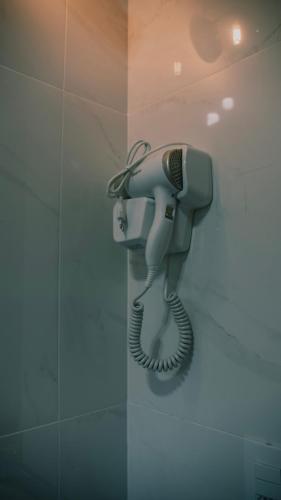 a museum display of a telephone in a wall at Chalés Florenzza in Santa Teresa