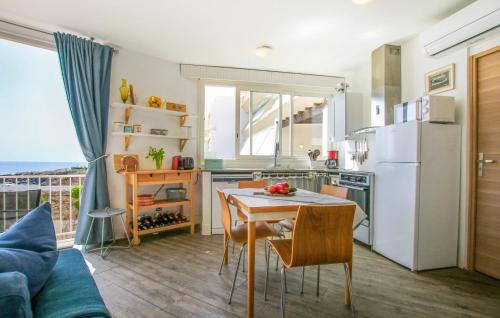 Stunning Apartment In Sete With Wifi
