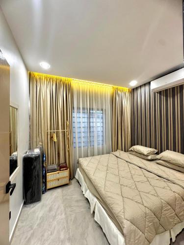 a bedroom with a large bed and a window at Ujang Guest House 2 in Batu Kikir