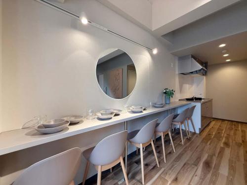 Clio Matoba by b hotel - 10-min Walk to Station Spacious Stay for 8 Guests