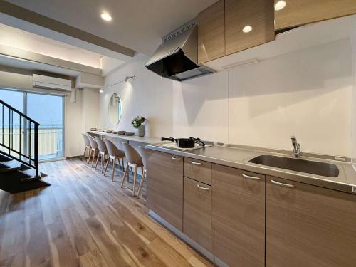 Clio Matoba by b hotel - 10-min Walk to Station Spacious Stay for 8 Guests
