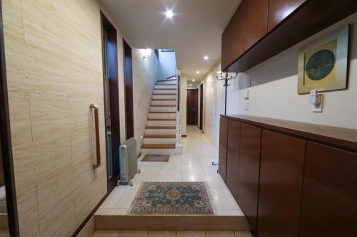 Hanegi Park Dog Lover Home Stay - near Shimokitazawa, 10 min to Shibuya下北沢 渋谷至近 羽根木公園前の邸宅犬好きな方ホームステイ