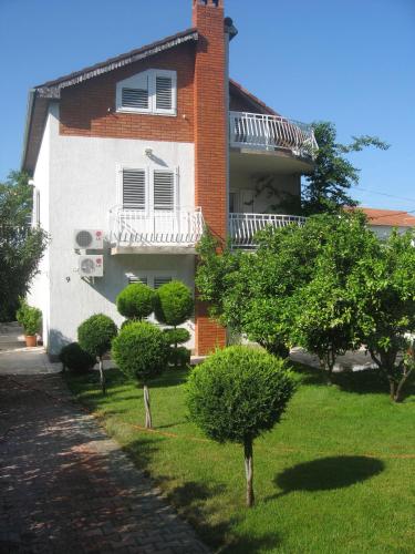 D.O.O. Yury Apartment