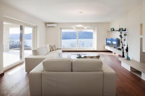 Pool Villa Royal Blue /w Panoramic Sea View