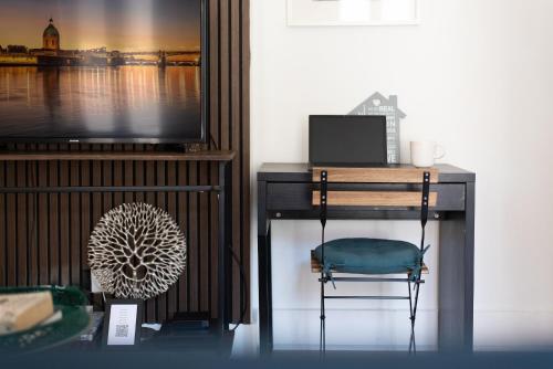 Appartment Climatisé - with AC & small cosy room - Private rare Terrace - Centre Toulouse