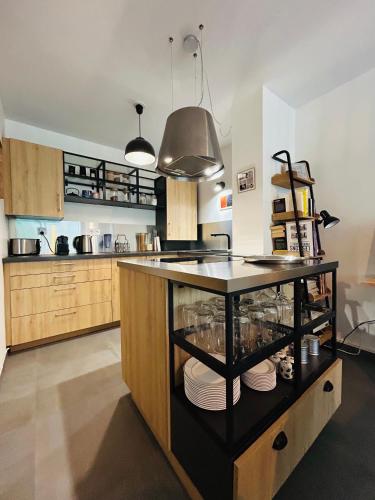 a kitchen with a counter with plates on it at L'Hermine terrasse et parking, 500 plage in Concarneau