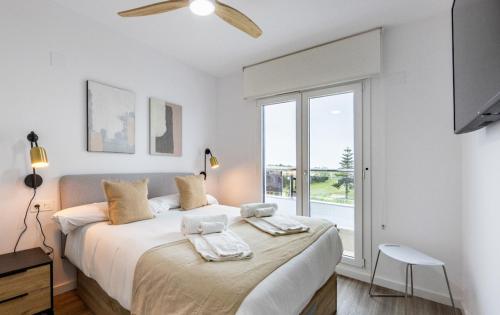 a bedroom with a large bed with a window at LM APARTAMENTOS Aguacate 5 in El Varadero