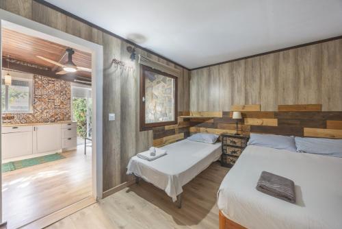 a bedroom with two beds and a table in it at Sunwaves 4 - Casa Duna in El Palmar