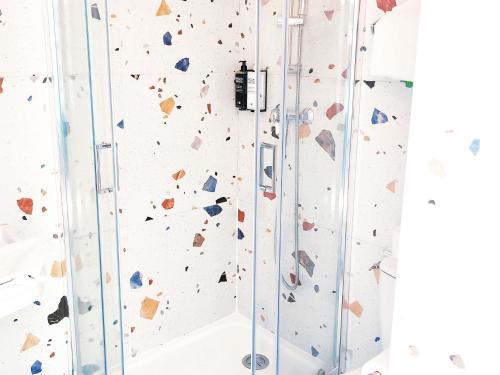 a room with a rock climbing wall at ibis Styles Le Havre Centre in Le Havre