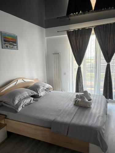 a bedroom with a bed with two towels on it at Sun up Mamaia nord in Năvodari