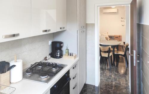 Beautiful Apartment In Okrug Gornji With Wifi