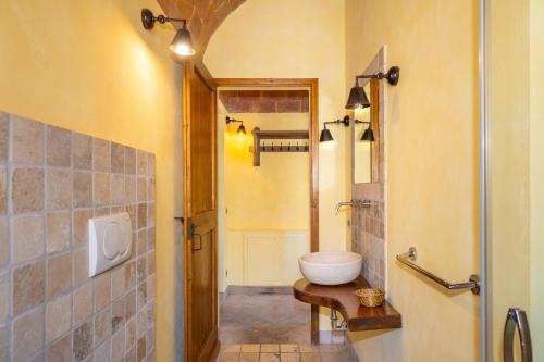 a bathroom with a sink and a toilet in it at Appartamento Rosmarino in Lajatico