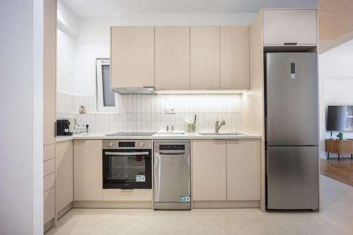 Urban Elegance 2 bedroom near the heart of Athens