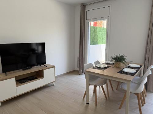 Roses Central Living