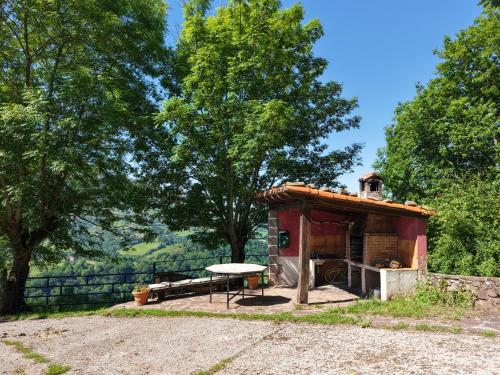 a small building with a picnic table and a bench at Casa Rural Istikot in Errazu