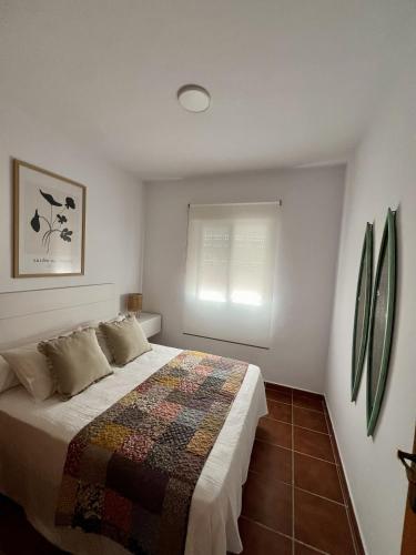 a bedroom with a bed with a quilt on it at Casa caminito 2 in Zahora
