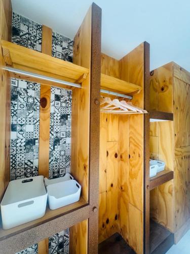 a bathroom with wooden walls and two sinks at Hostal ZENTRAL in Alora