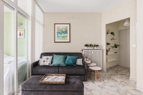 Cozy 1BR flat with balcony - 5 min to tram station