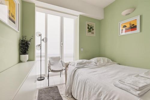 Cozy 1BR flat with balcony - 5 min to tram station