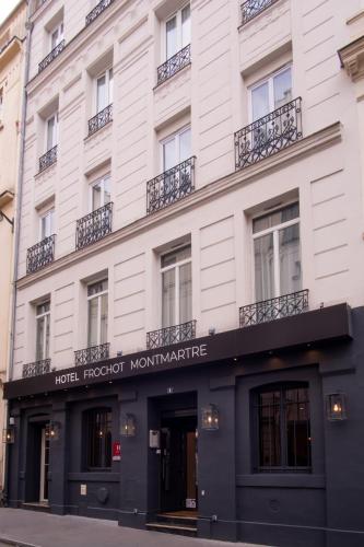 a large white building with a hotel receptormontmite at Hotel Frochot Montmartre in Paris