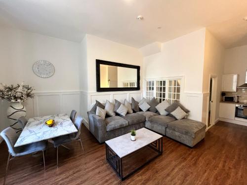 Two bedroom flat in Cardiff Bay with roof terrace photo 10