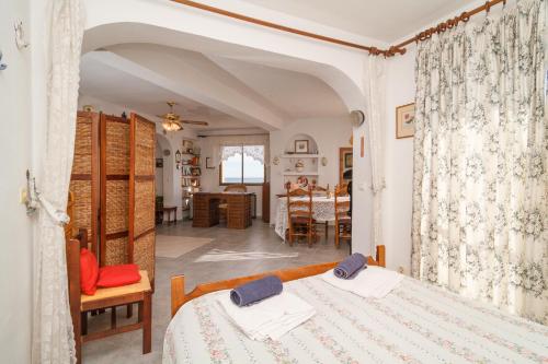 A bed or beds in a room at Bahia 58 Apartments Casasol
