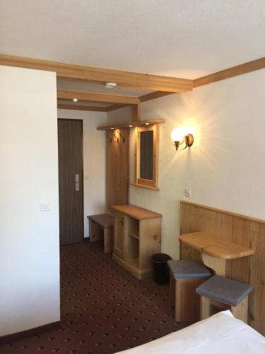 a waiting room with two benches and a table at Hotel City in Täsch