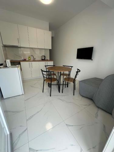 Sunset Apartment B-3