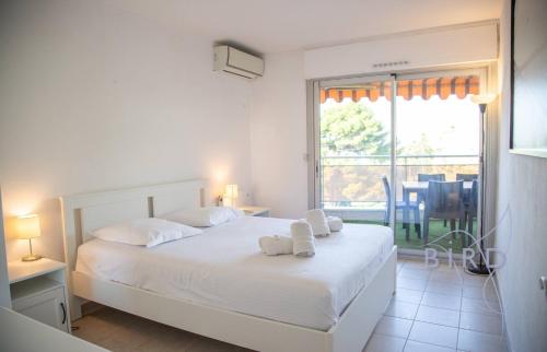 Vue Mer et Esterel Cannes just next to the beach photo 10