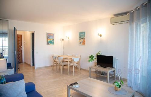 Vue Mer et Esterel Cannes just next to the beach photo 14