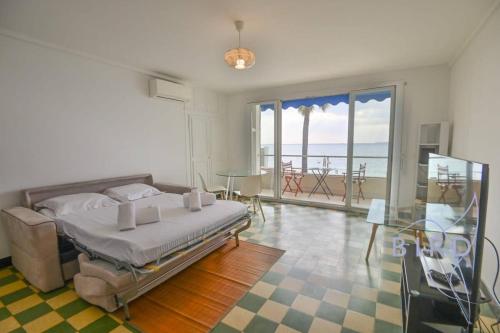 Large studio on the seafront photo 7
