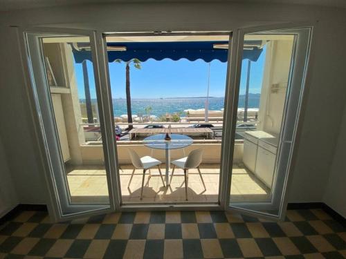 Large studio on the seafront photo 8
