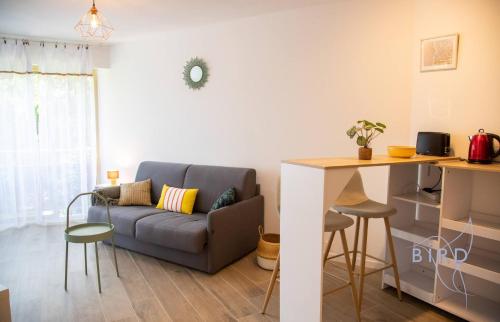 STUDIO With SWIMMING POOL in JUAN LES PINS