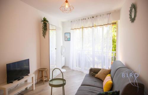 STUDIO With SWIMMING POOL in JUAN LES PINS