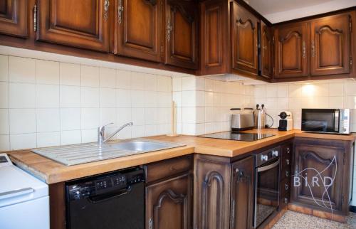 Beautiful authentic apartment in the heart of old Antibes photo 5